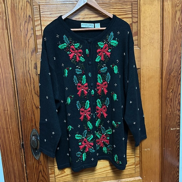 Victoria Jones beaded Holiday Sweater with Holly leaves and red ribbons size 1X - Picture 1 of 12